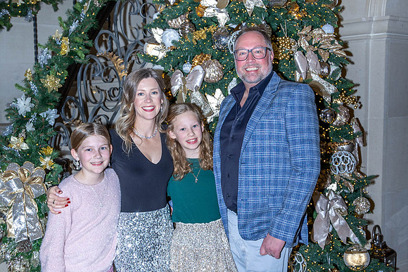 2024-Ellis Holiday Party-004